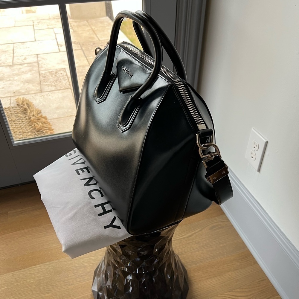 Givenchy Medium Antigona Satchel in Black - Picture 10 of 15